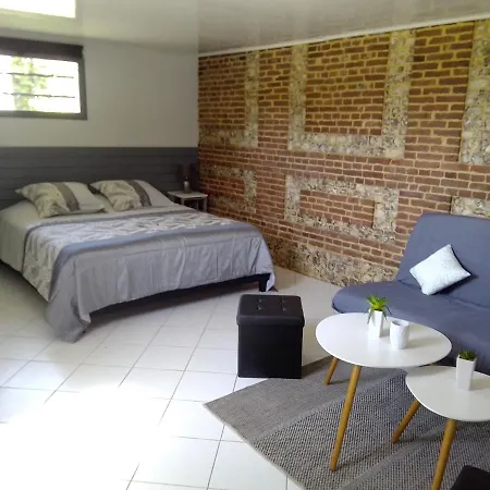 Domaine De Pimont Bed & Breakfast *