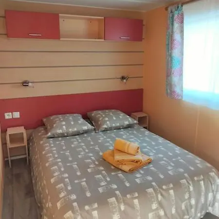 Domaine De Pimont Bed & Breakfast 3*